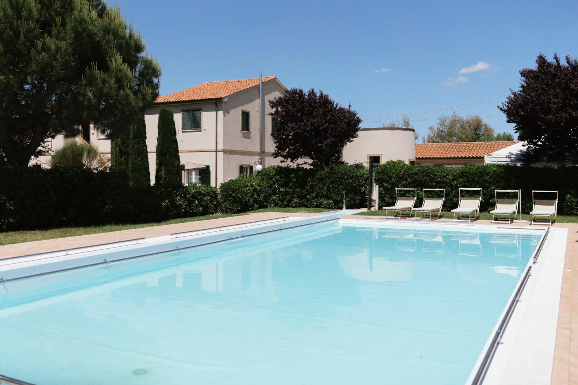 Chiara Aparthotel *