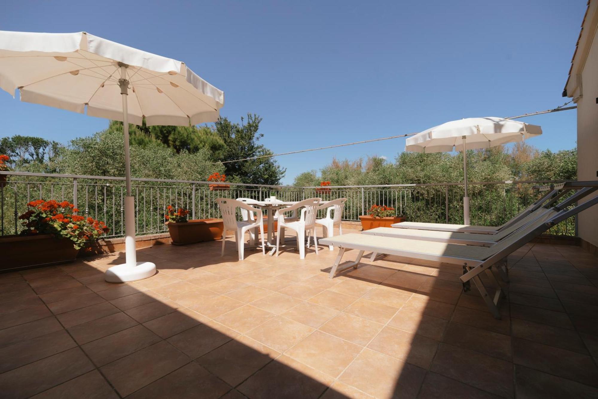 Chiara Aparthotel