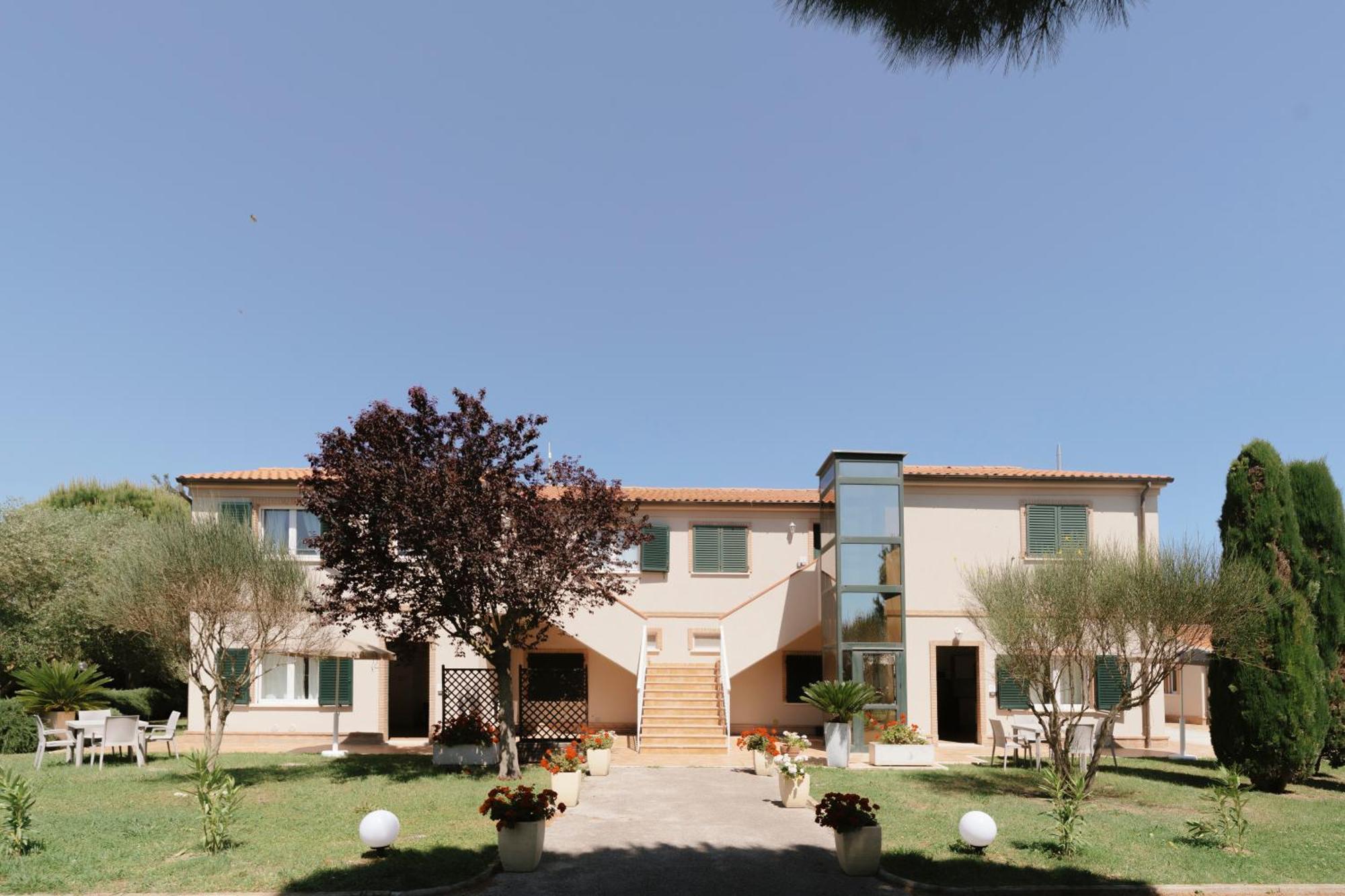Chiara Aparthotel