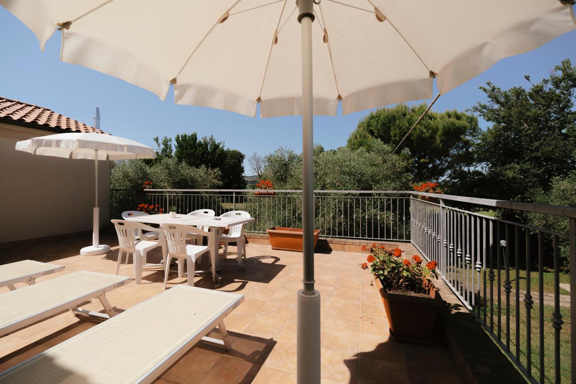 Aparthotel Chiara *